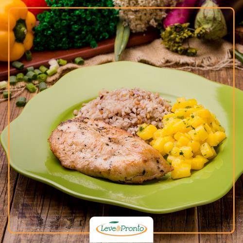 Grelhado de Frango ao 7 Grãos e Mandioquinha Sauté