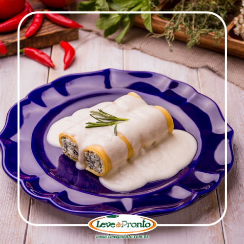 Canelone de Espinafre com Ricota ao Molho Branco